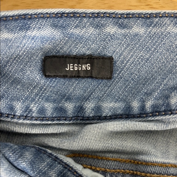 Torrid Light Wash Jeggings - Picture 3 of 10